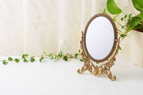 頬のたるみとほうれい線の改善法 老け顔対策に効果的な筋トレ 化粧品 Customlife カスタムライフ