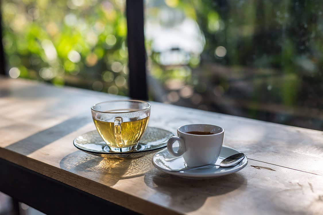 お茶とコーヒーの写真